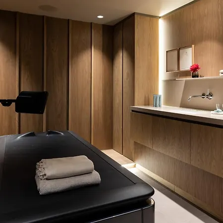Отель Pillows Grand Boutique Maurits At The Park - Small Luxury 5*